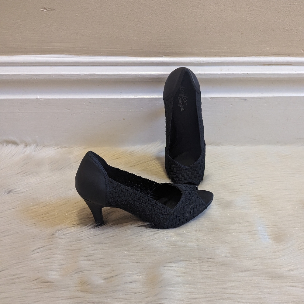 Dexflex Comfort black open toe pumps size 7.5